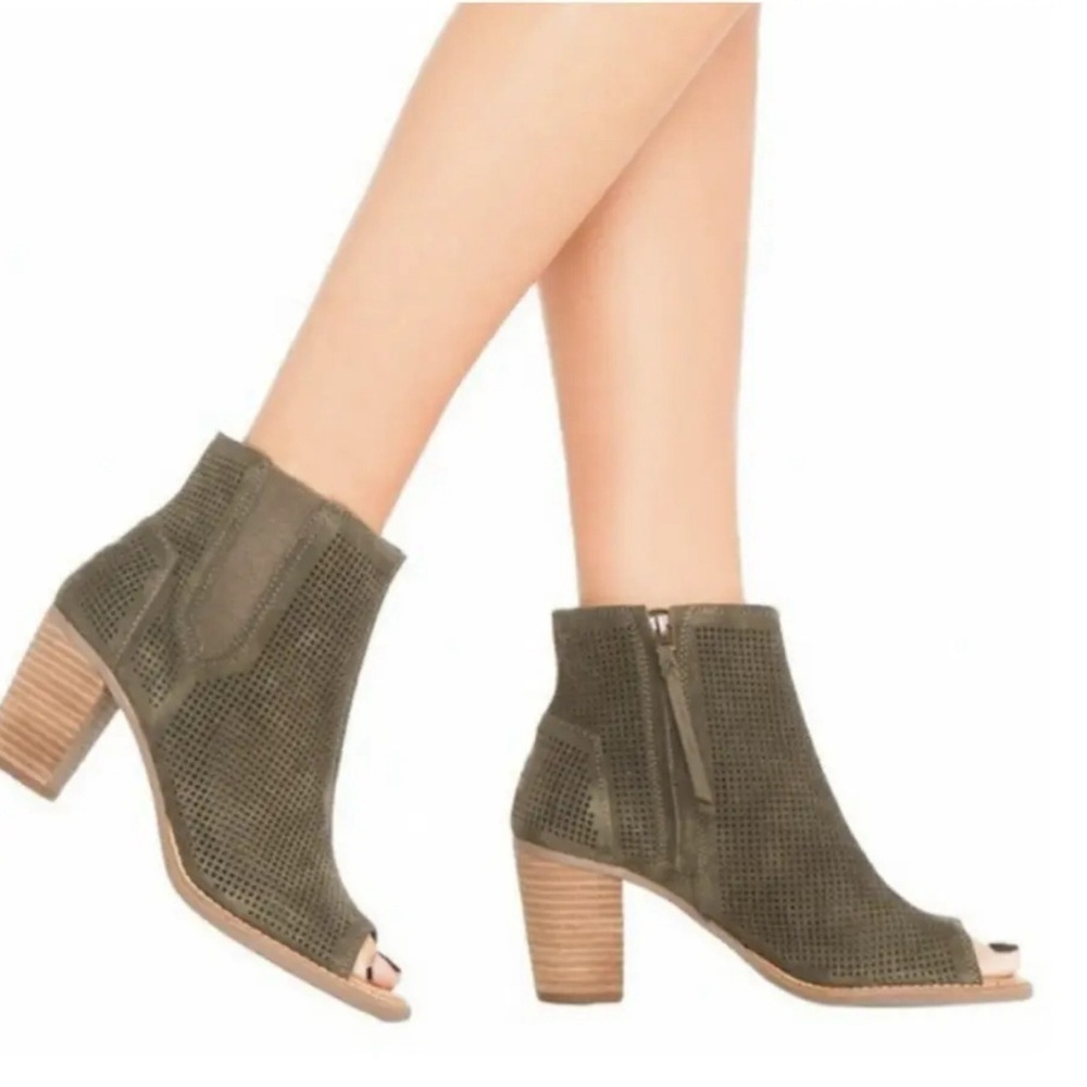 Toms Women's Majorca Peep Toe Perf Suede 8.5